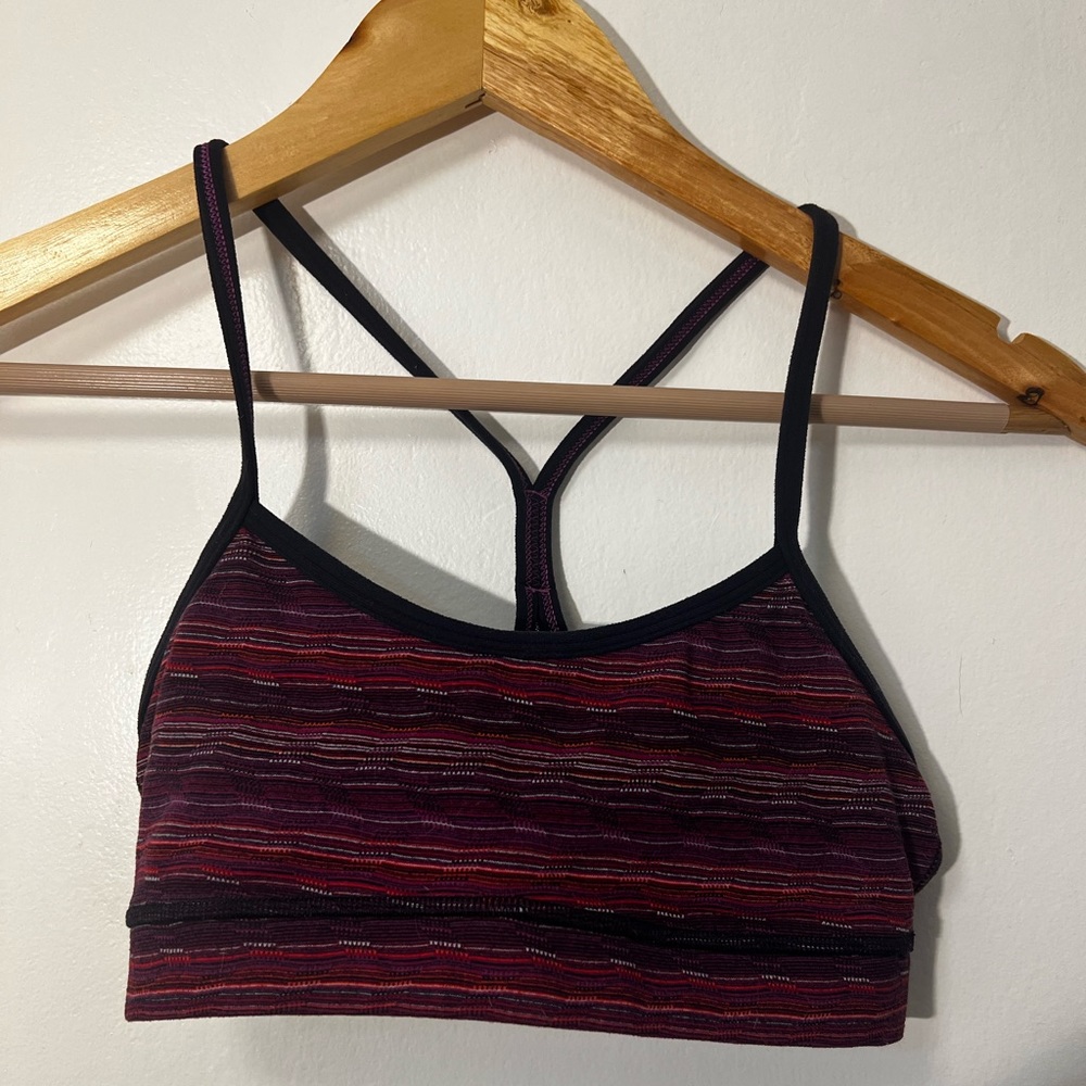 🎉Lululemon sports bra size 4🎉 purple striped